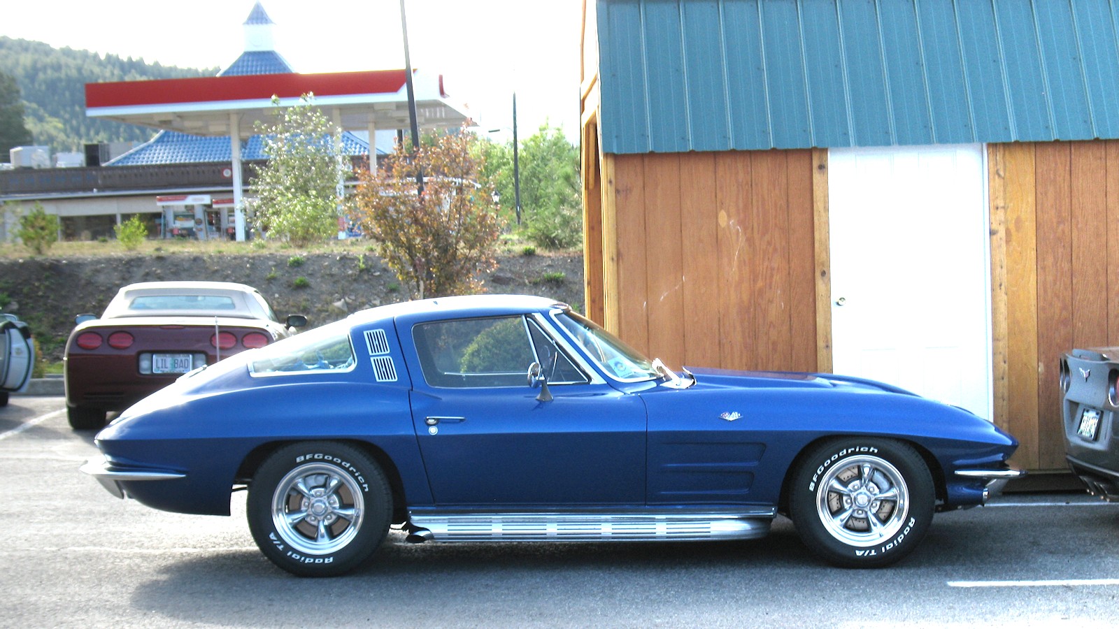 Click to Enlarge-Esc to Close Corvette Generations/C2/C2 1963 Blue Custom wheels.JPG